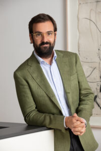 Mann in grünem Jackett