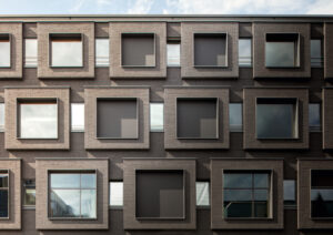 Neubau mit Außenbeschattung