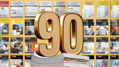 Eine "90" in goldener Schrift, dazu OIZ-Covers im Hintergrund.