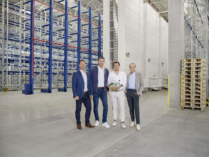 Übergabe von Bauteil II im Gewerbepark Loosdorf (im Bild v. l. n. r. ): Ing. Alexander Liebewein (F & S), Bgm. Thomas Vasku (Gemeinde Loosdorf), Hannes Schmid (SSA Fluidra Österreich GmbH) und Walter Schisernig (SCHISERNIG Real Estate Investor). © Jürgen Kranzler/ F & S Real Estate Solutions GmbH