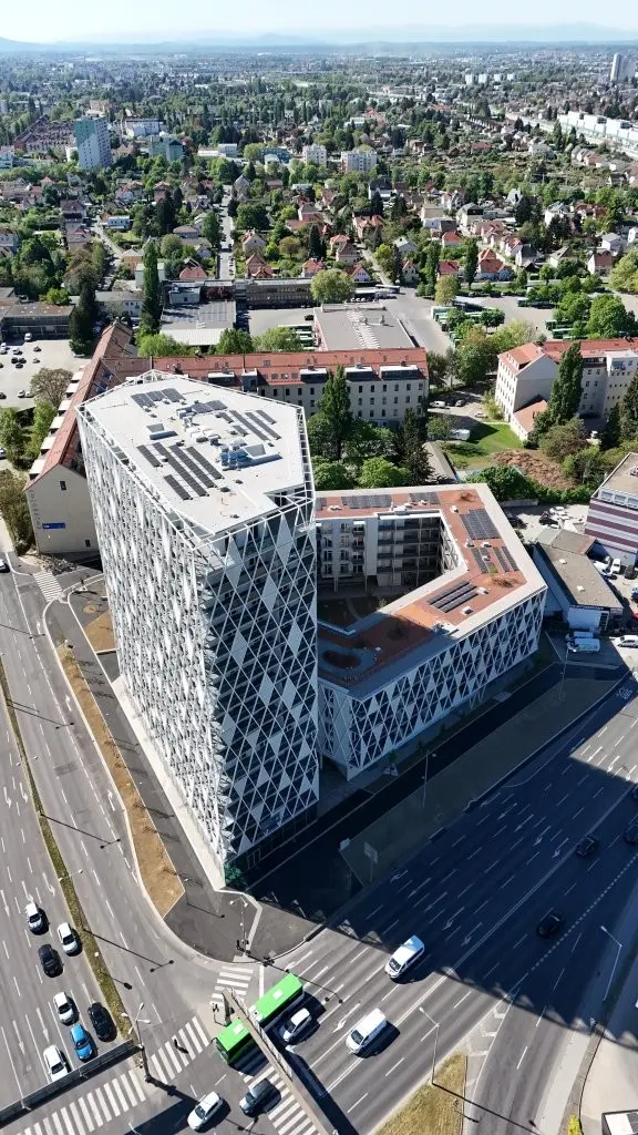 Level KS1 Tower in Graz bezogen